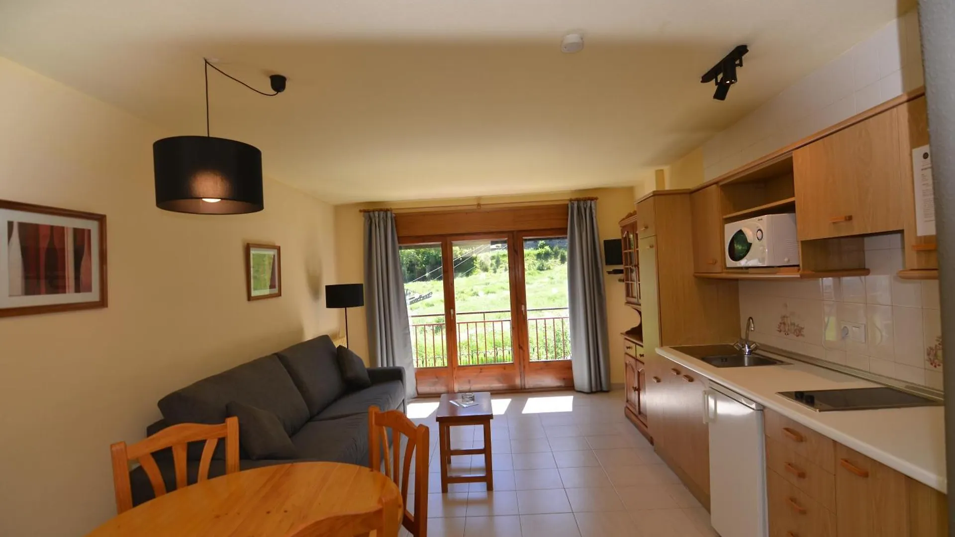 アパートホテル Apartamentos Turisticos Poblado アリンサル