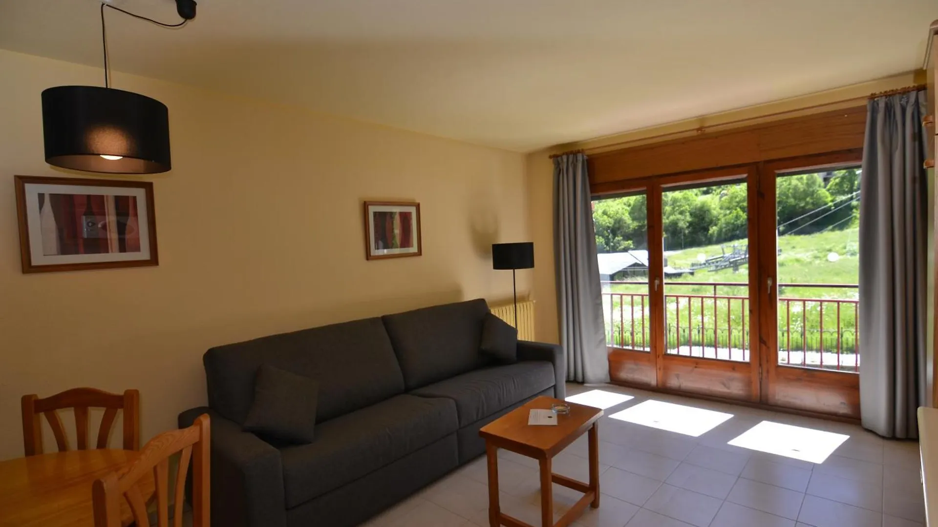 Apartamentos Turisticos Poblado Arinsal Apartahotel