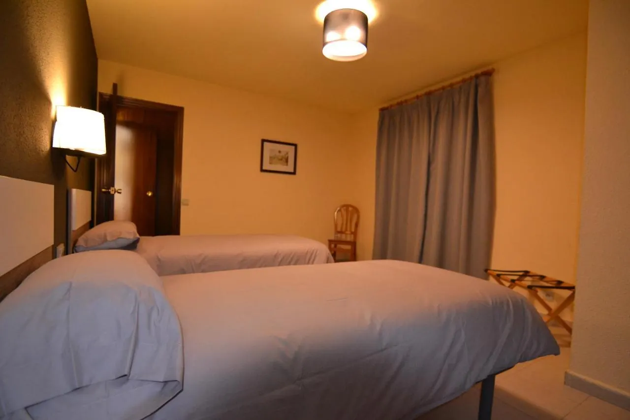 Apartamentos Turisticos Poblado アリンサル アパートホテル