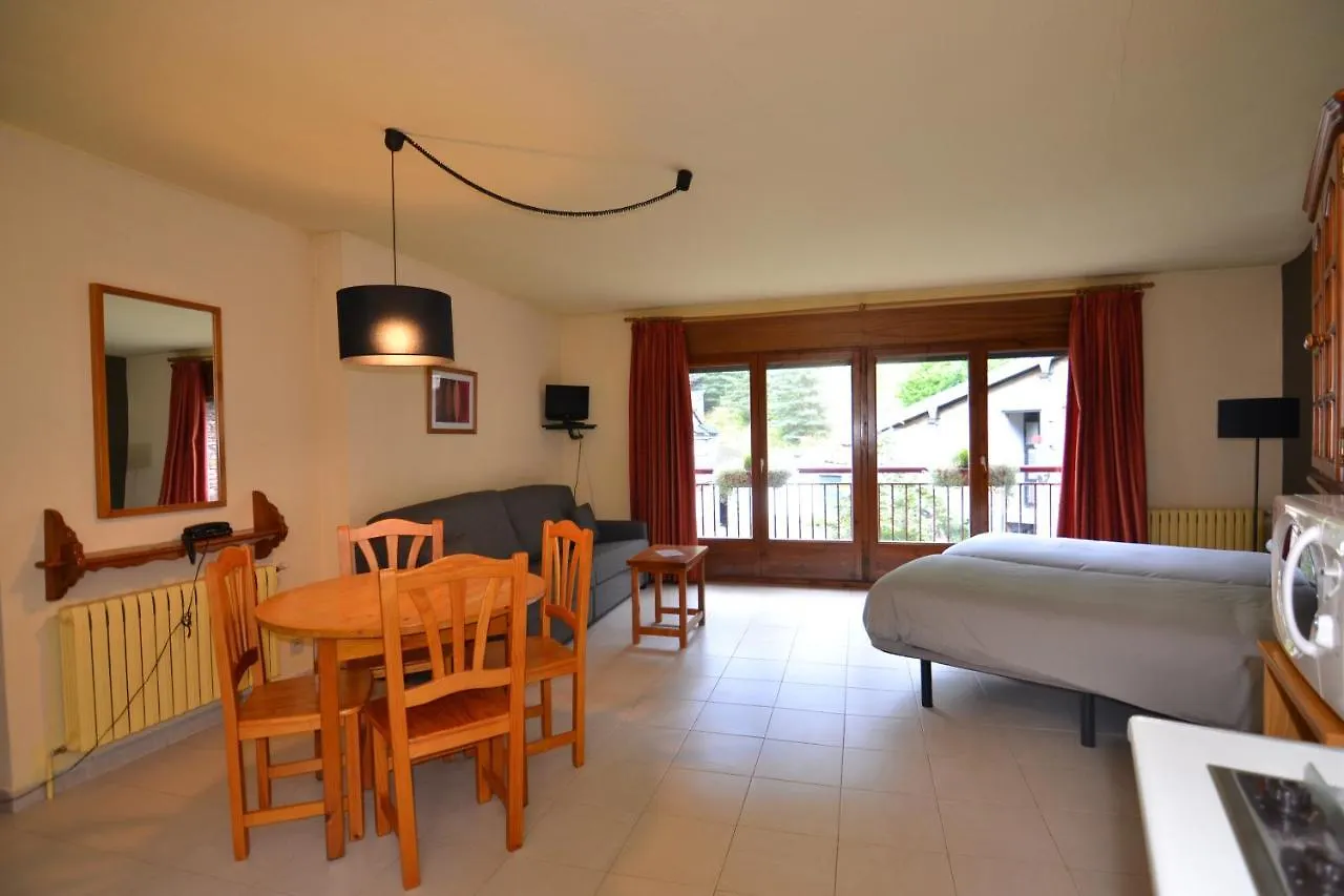 *** アパートホテル Apartamentos Turisticos Poblado アリンサル アンドラ